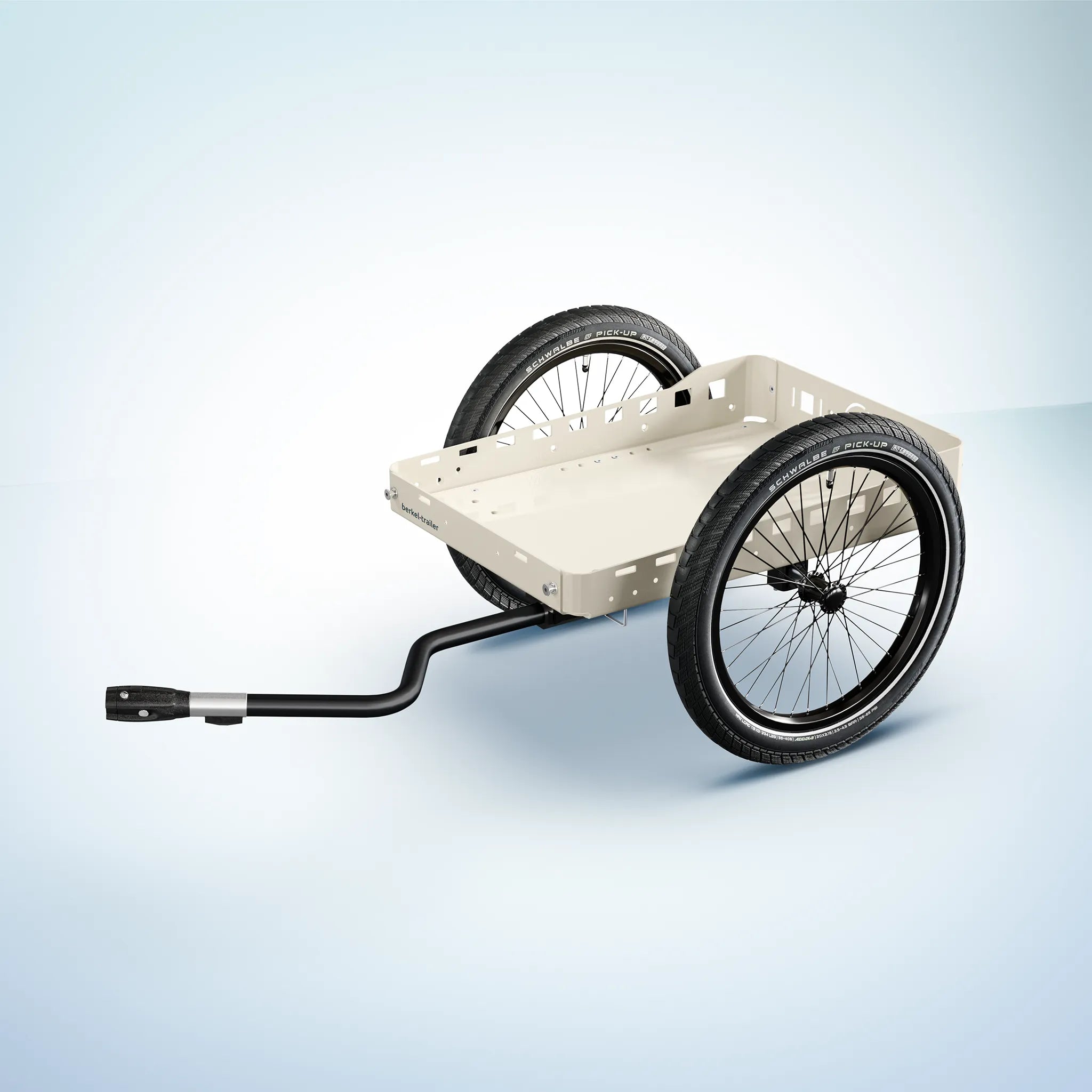 Der Crafty 500 ist ein Allrounder als Lastenanhänger aus dem Hause Berkel-Trailer. Hier in cremeweiss.