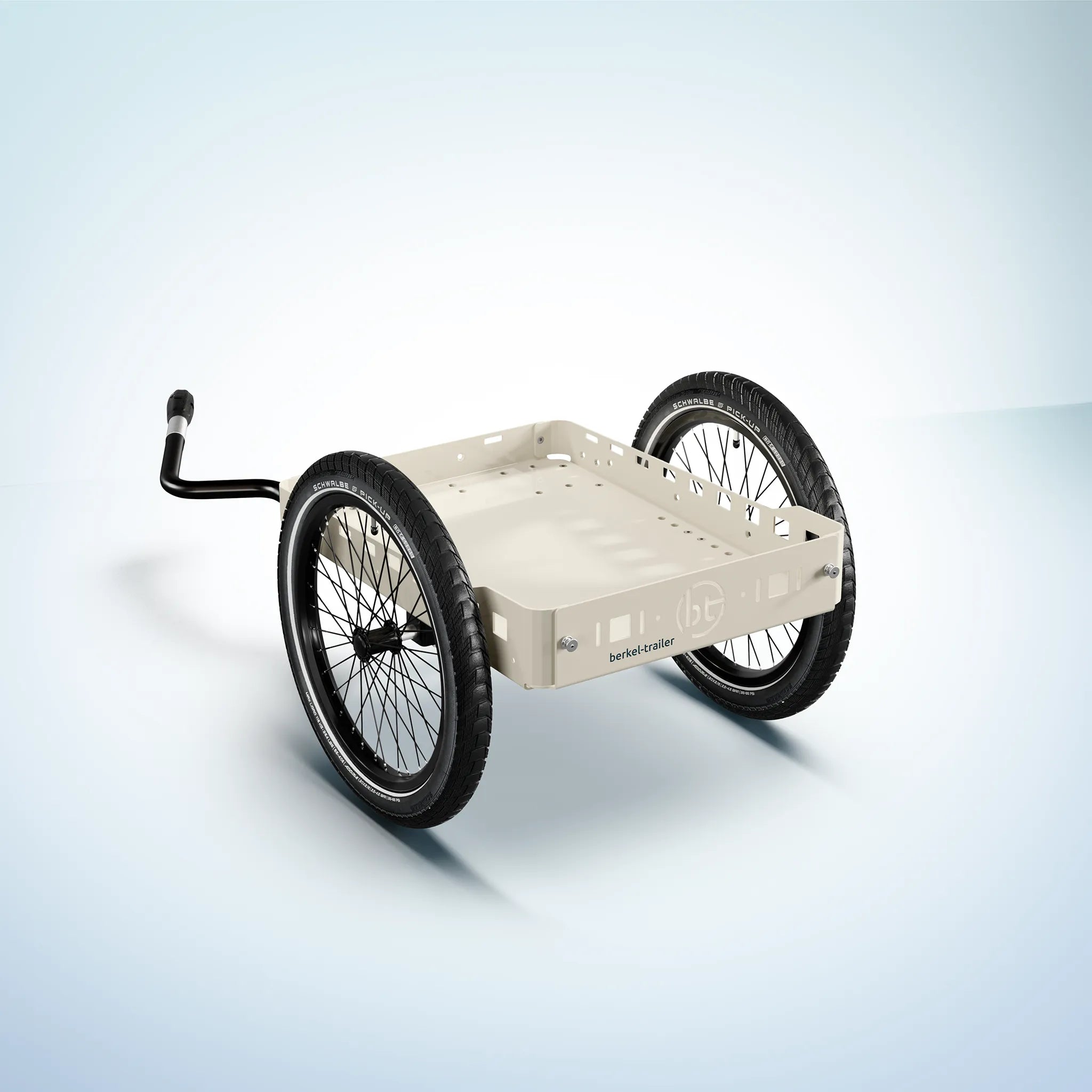 Der Crafty 500 ist ein Allrounder als Lastenanhänger aus dem Hause Berkel-Trailer. Hier in cremeweiss.