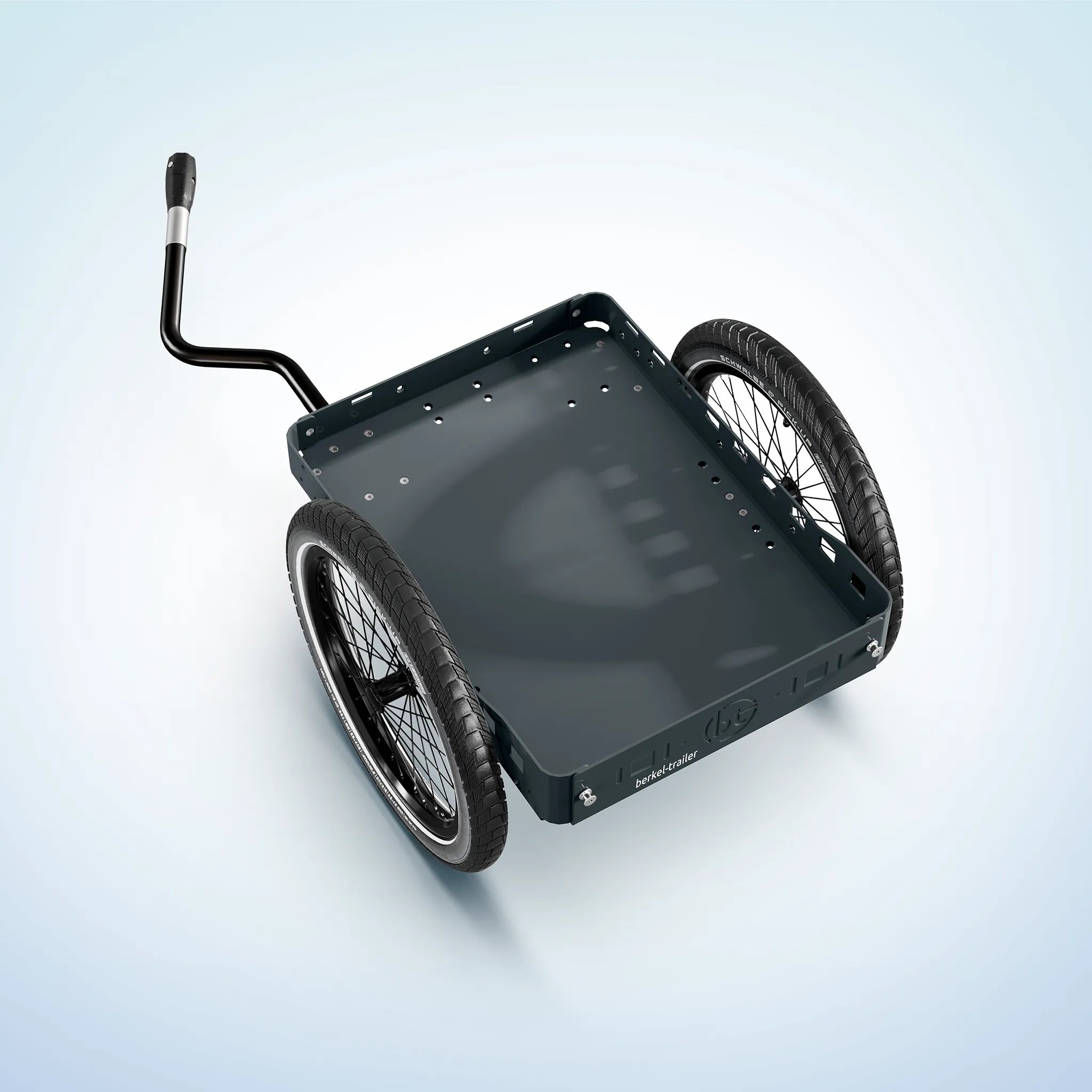 Der Crafty 500 ist ein Allrounder als Lastenanhänger aus dem Hause Berkel-Trailer. Hier in anthrazit.