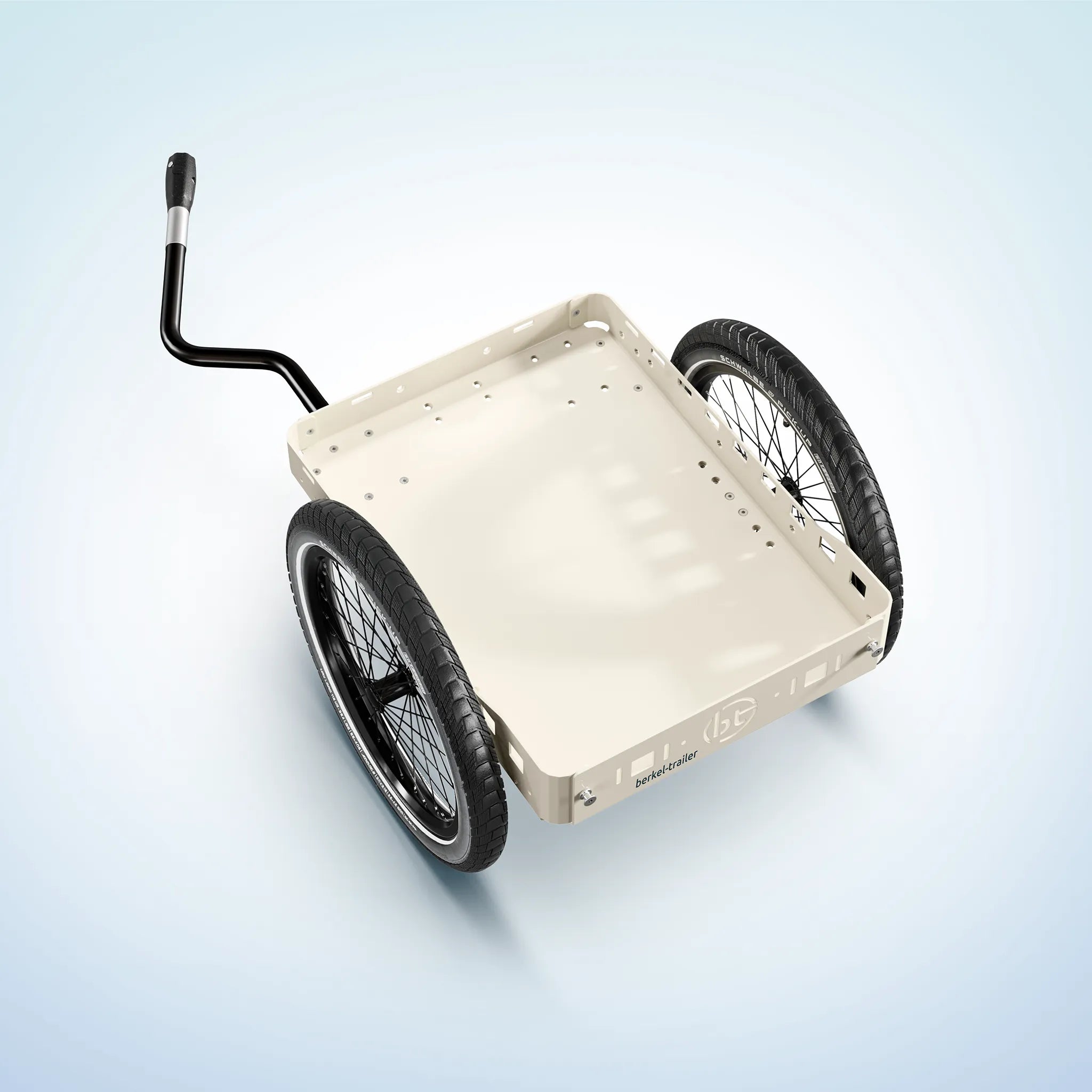 Der Crafty 500 ist ein Allrounder als Lastenanhänger aus dem Hause Berkel-Trailer. Hier in cremeweiss.