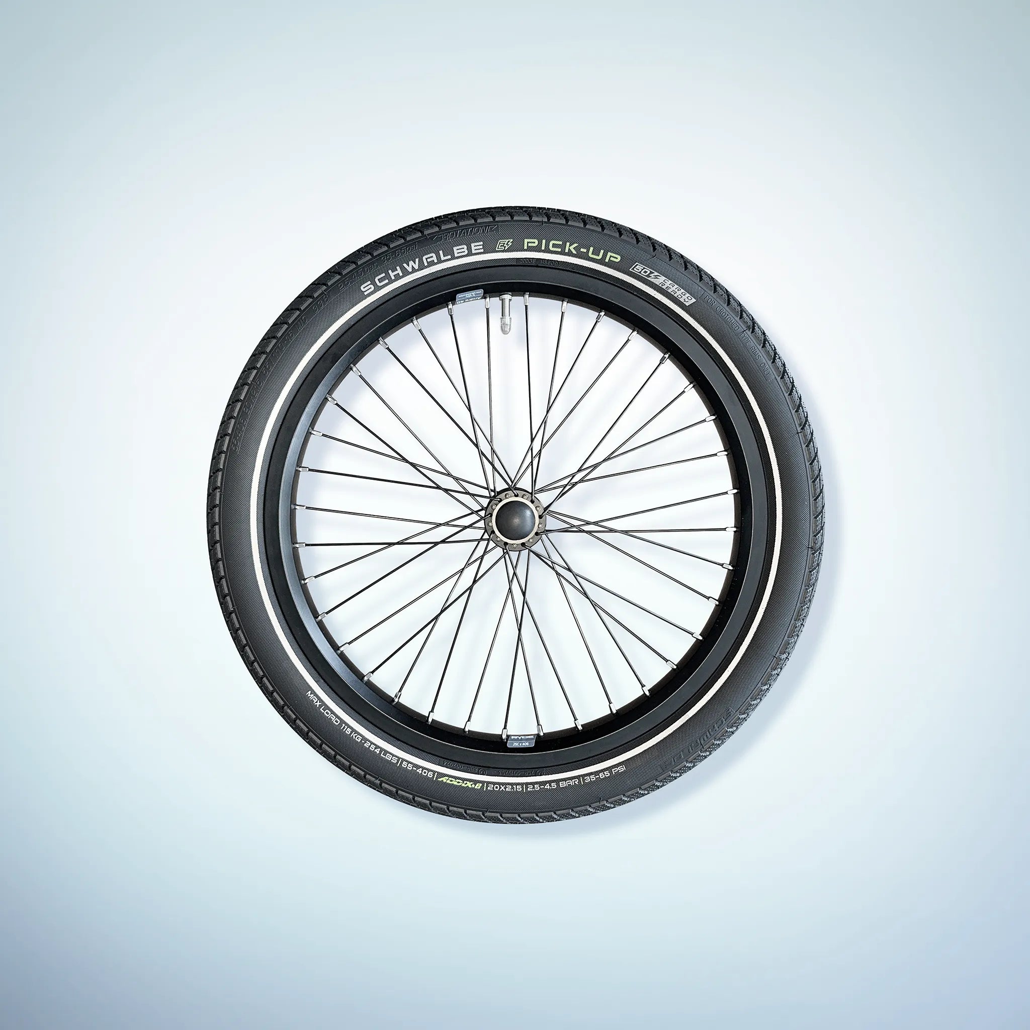 Laufrad in schwarz mit 20" Schwalbe Pick-Up Bereifung für Steckachsmontage 12mm. Einzeln oder paarweise in unserem Berkel-Trailer Shop.