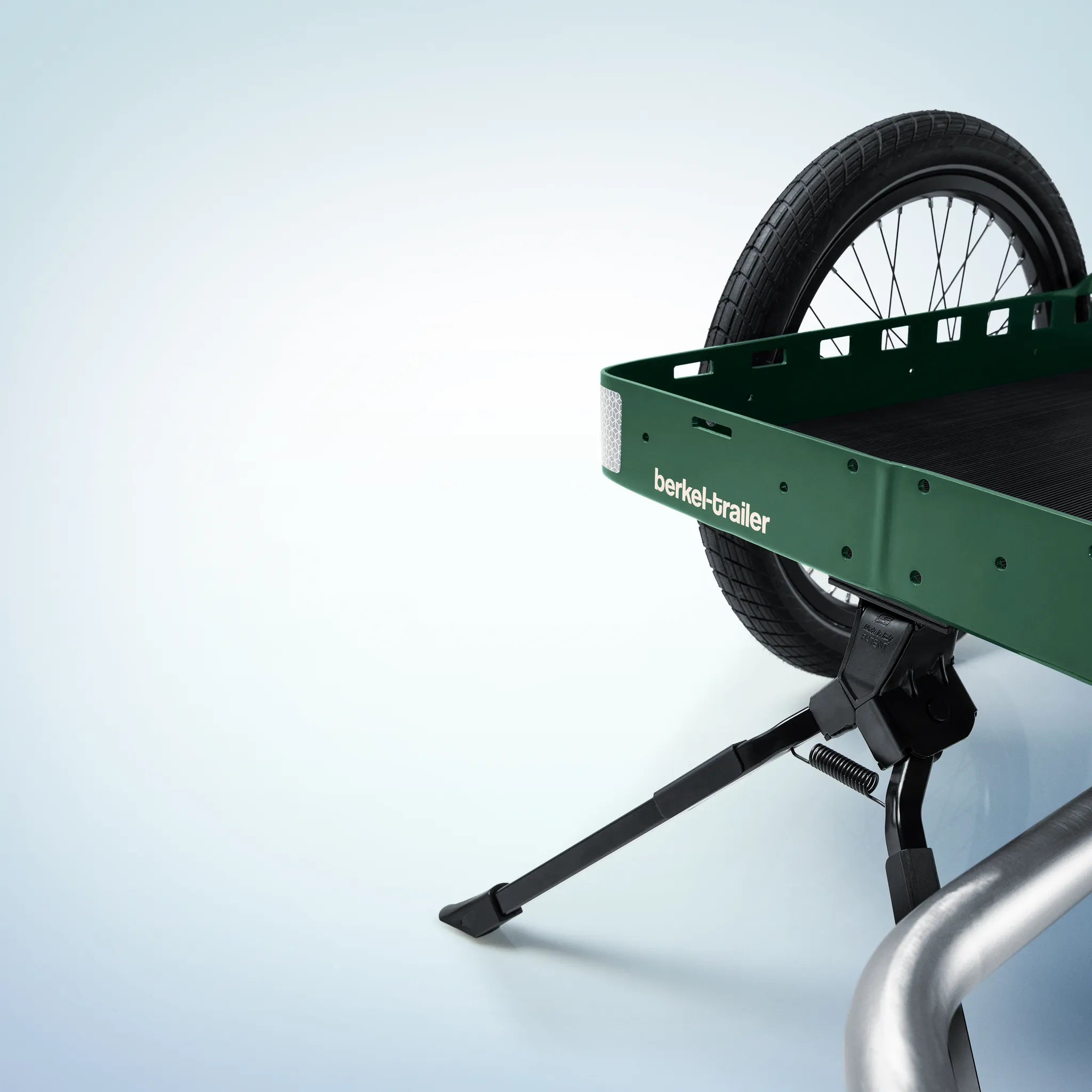 Ein solider Doppelständer für den sicheren Stand deines Lastenanhänger und Fahrradanhänger. Für die Modelle Crafty und Flipper und auch passend für Fremdanhänger.