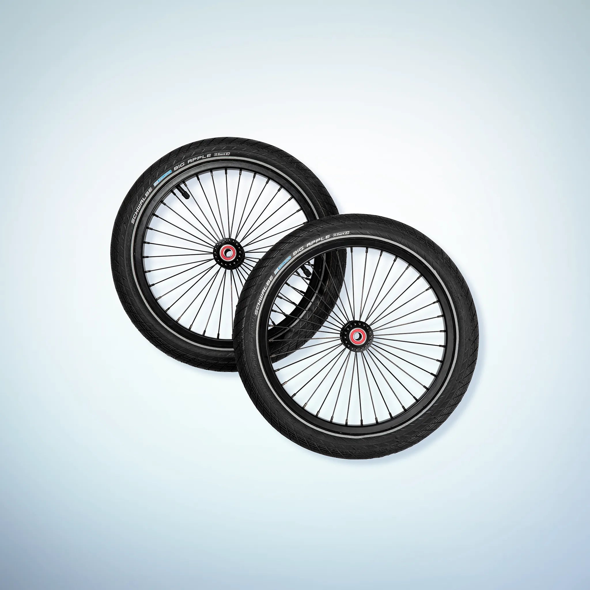 Laufrad in schwarz mit 16" Schwalbe Big Apple Bereifung für Steckachsmontage 12mm. Einzeln oder paarweise in unserem Berkel-Trailer Shop.
