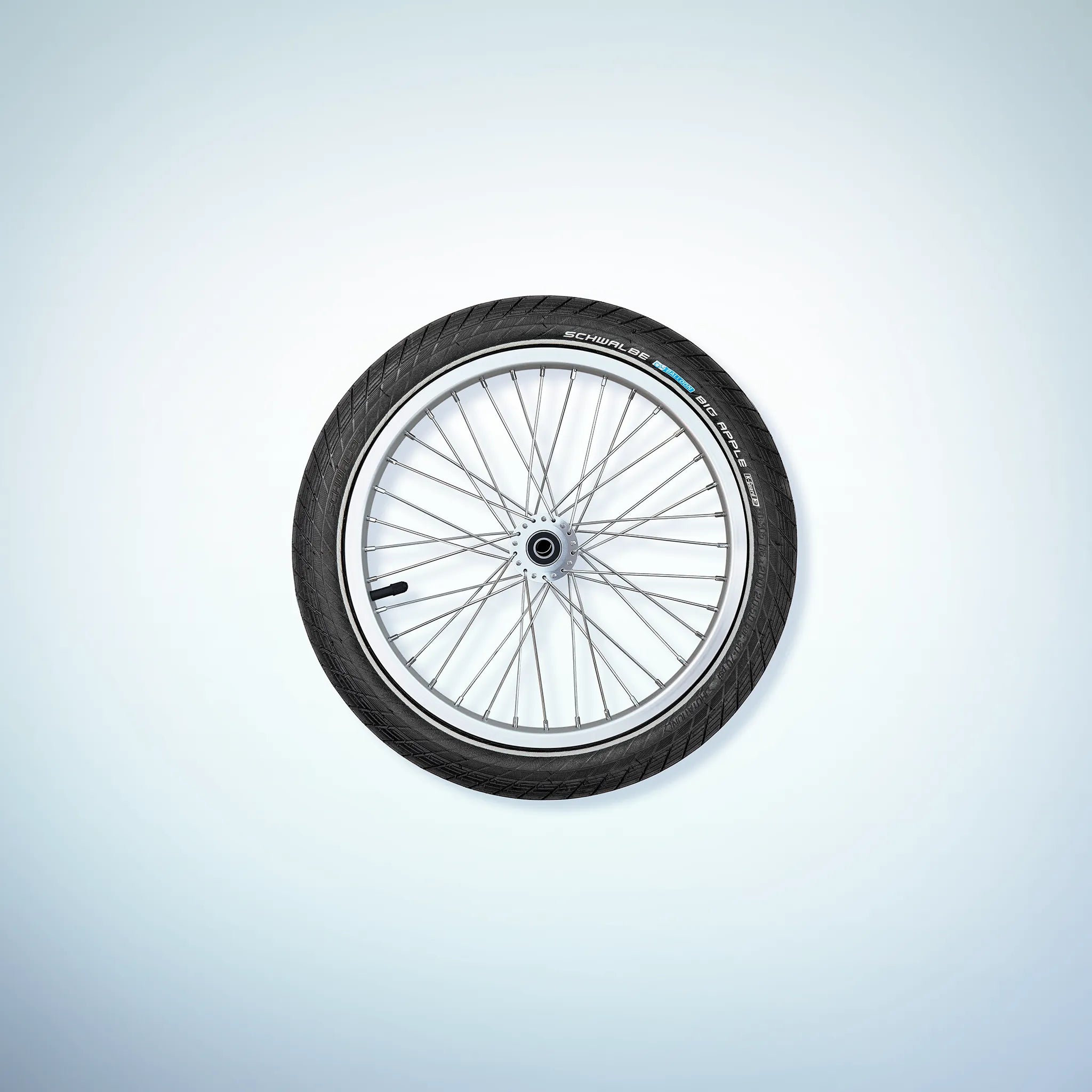 Laufrad in schwarz mit 16" Zoll Schwalbe Big Apple Bereifung für Steckachsmontage 12mm. Einzeln oder paarweise in unserem Berkel-Trailer Shop.